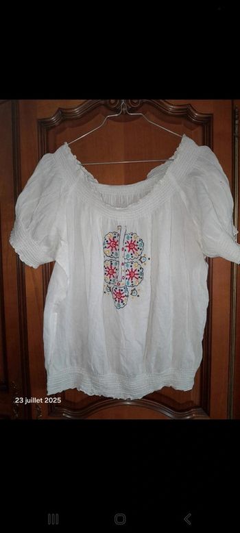 Blouse brodée