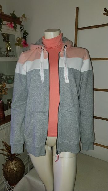 Veste swzat zippée à Capuche comme neuve taille M