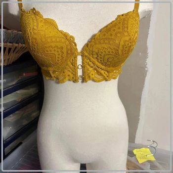 Très jolie soutient  gorge rembourré  taille  95d marque  gemo