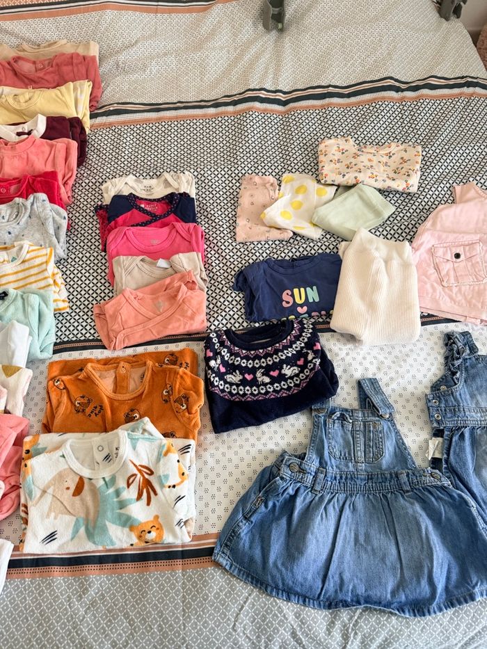 Lot pyjamas,bodies et vêtements - photo numéro 4