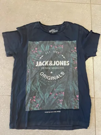 T-shirt Jack & Jones taille M ,très bon état
