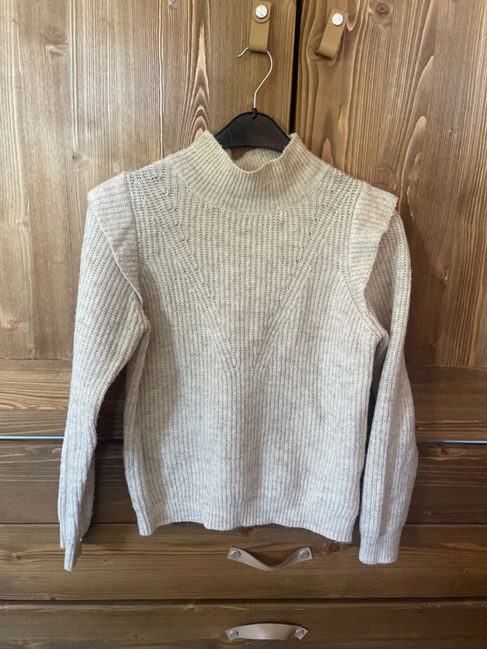 Pull beige chiné avec effet épaulette