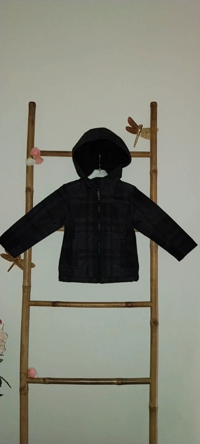 Manteau / Blouson noir intérieur polaire état neuf Taille 2 ans