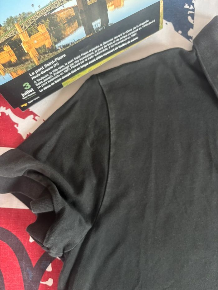 Polo Lacoste taille M noir logo ton sur ton - photo numéro 6