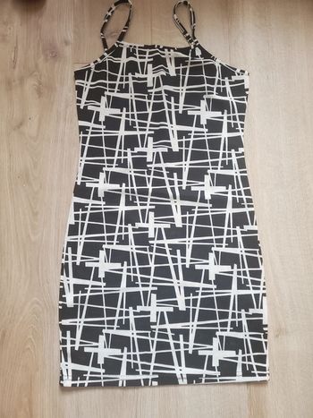Robe noir et blanche a bretelle 36