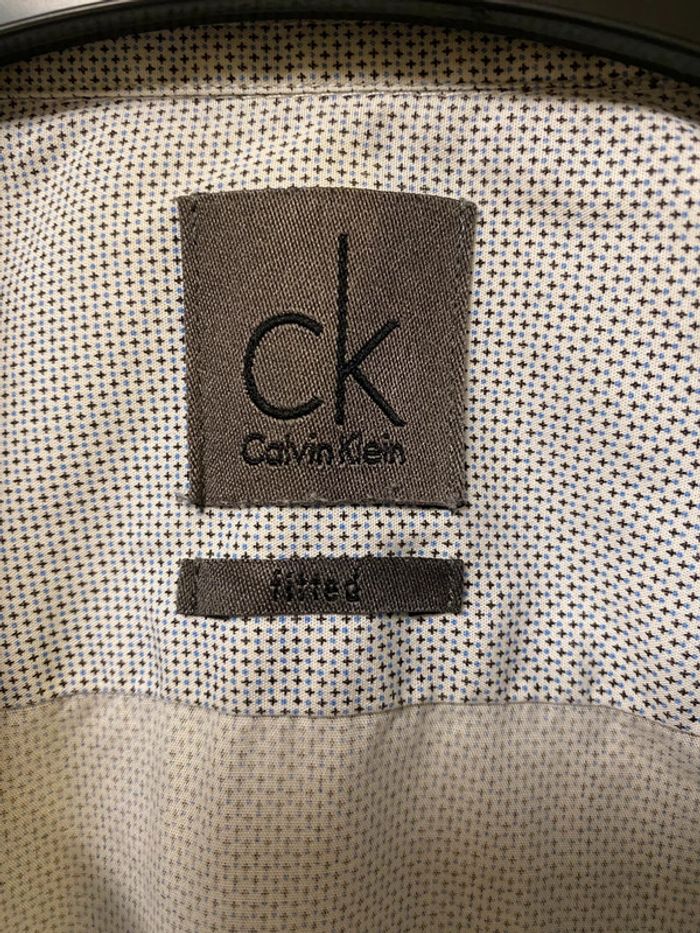 Superbe chemise blanche à motif bleu Calvin Klein taille L 40 traces au col sinon impeccable - photo numéro 6