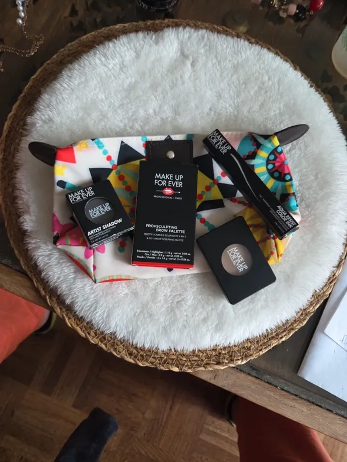 Lot trousse 4 make up for ever - photo numéro 2
