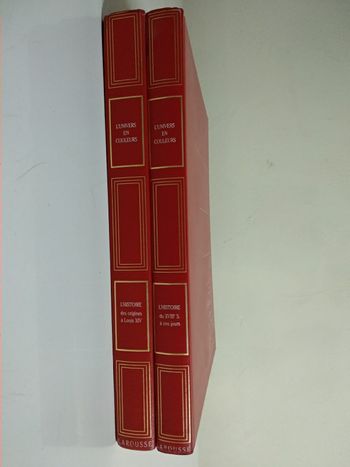 2 livres L'univers en couleurs Larousse de 1989