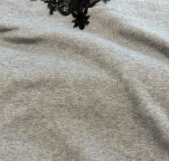 Pull gris à dentelle - photo numéro 7