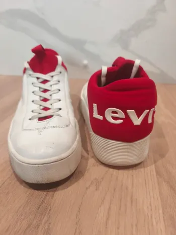 Baskets Levi’s blanches & rouges logo XXL – Pointure 38