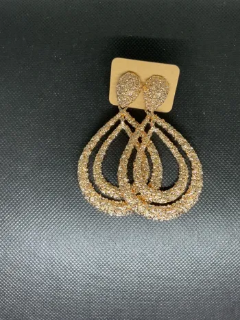 Boucles d’oreilles pendante neuve