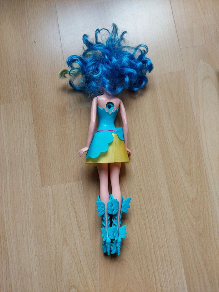 Poupée (je crois Monster High) - photo numéro 2