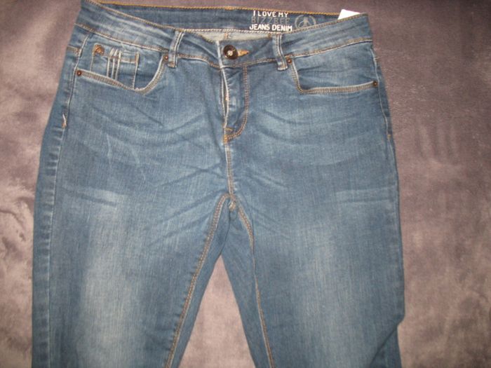 JEAN SLIM BLEU "BIZZBEE" - TAILLE 36 - n°06 - photo numéro 2