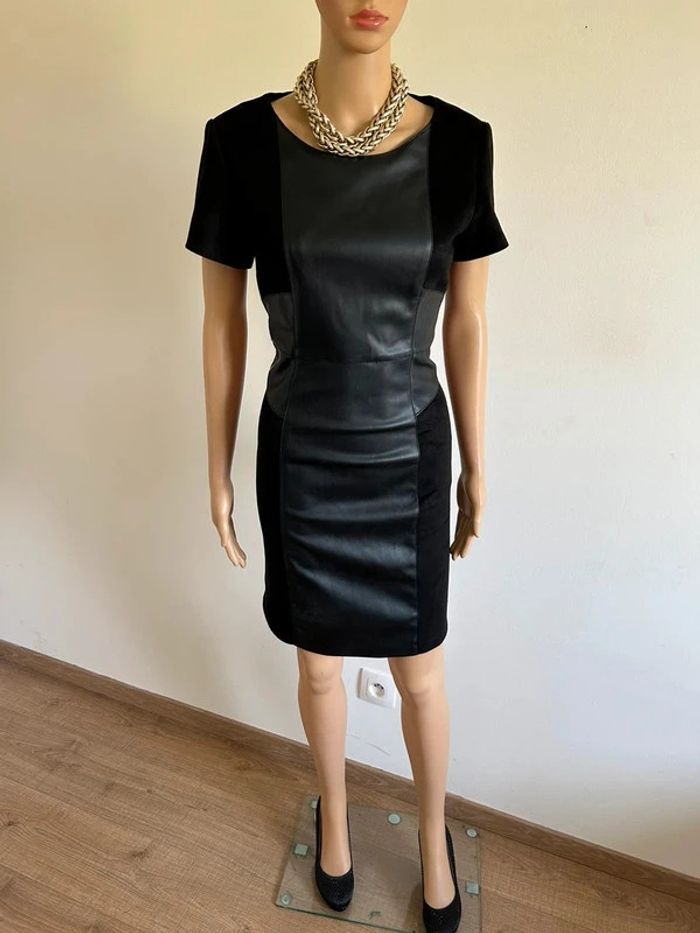 Robe noire à manches courtes avec simili cuir Only taille M jamais portée - photo numéro 3