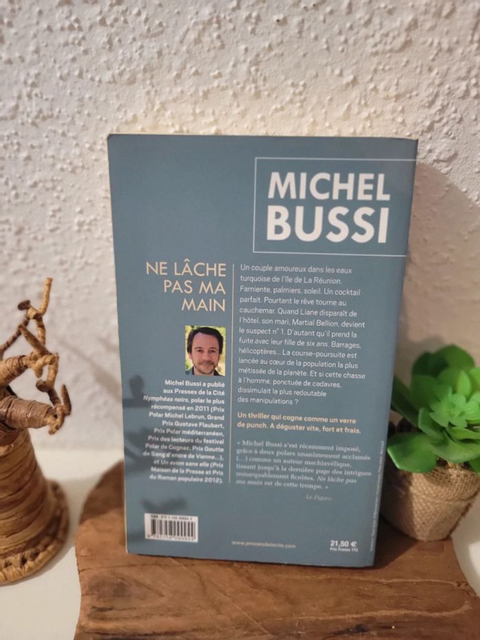 * Livre roman "Ne lâche pas ma main" de Michel Bussi - photo numéro 4