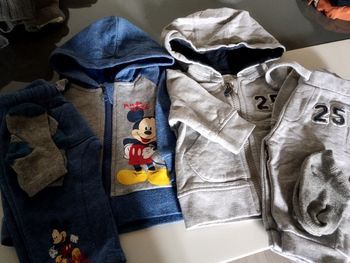 2 ensembles  joggings avec chaussettes