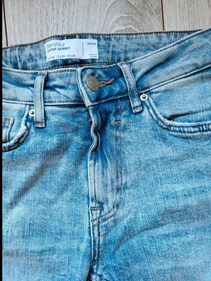 Jean Bershka Homme 36 – slim destroy bleu clair – effet déchiré tendance – look casual urbain - photo numéro 7