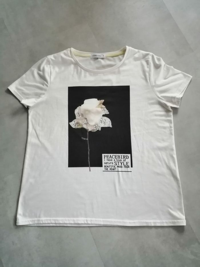 t shirt blanc imprimé avec strass taille 3 Women only - photo numéro 2