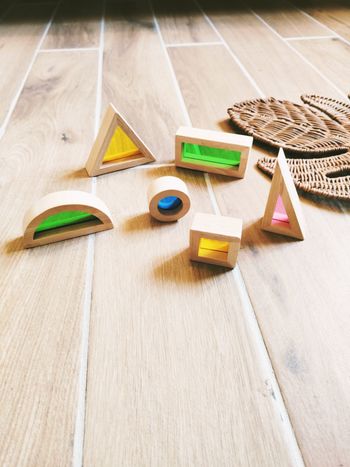 👶Lot de 6 blocs miroirs prismes multicolores en bois d'hevea JB997