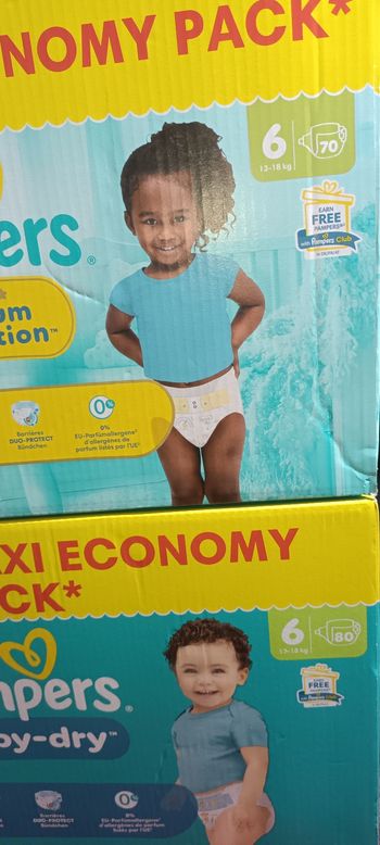 Deux cartons couches pampers T6 