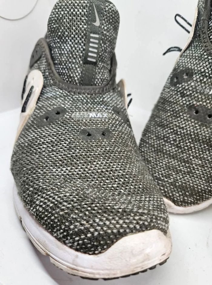 Paire de AirMax
Nike.
Pointure 41. - photo numéro 17