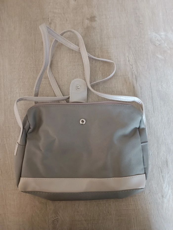 Sac de voyage et pochette Damart - photo numéro 5