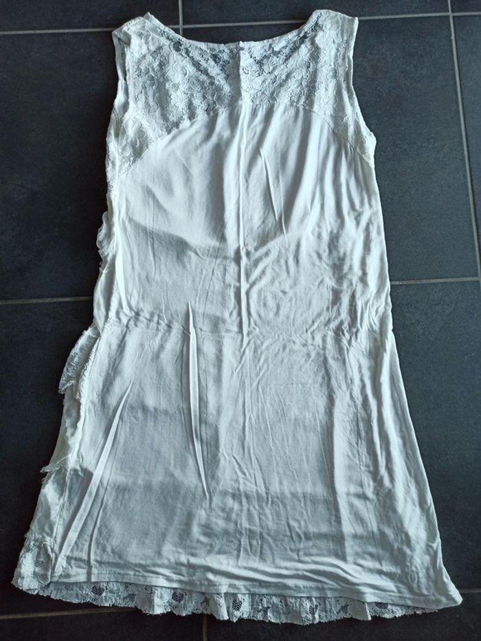 Robe blanche dentelle et volants - photo numéro 4