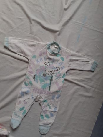 Pyjama léger blanc motif lapin randonneur lilas, vert et bleu