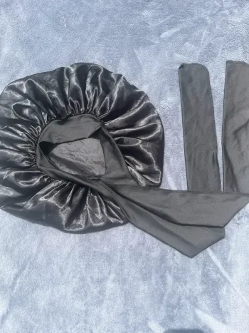 Bonnet en satin