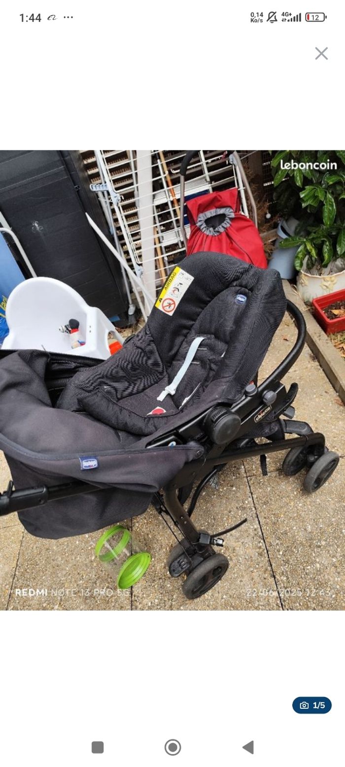 Poussette + cosy, en bon état de marche mais la pose pieds est cassé mais ça ne dérange au fonctionnement. Marque chicco - photo numéro 2