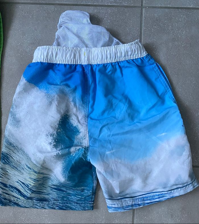 Lot bain 10 ans: maillot, short, t-shirt anti uv - photo numéro 4