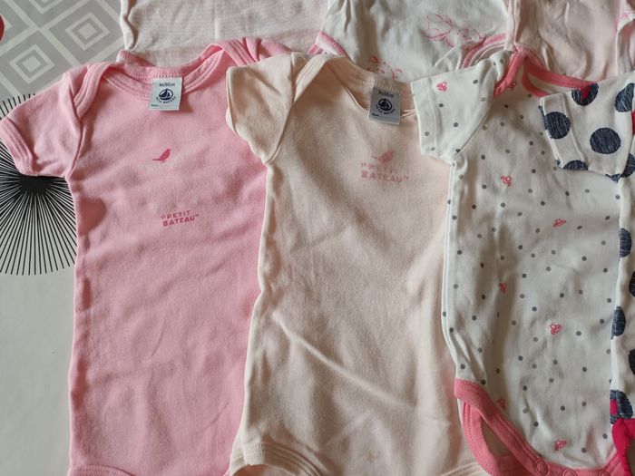 Lot 9 bodies manches courtes Taille 3 mois 👧 - photo numéro 3