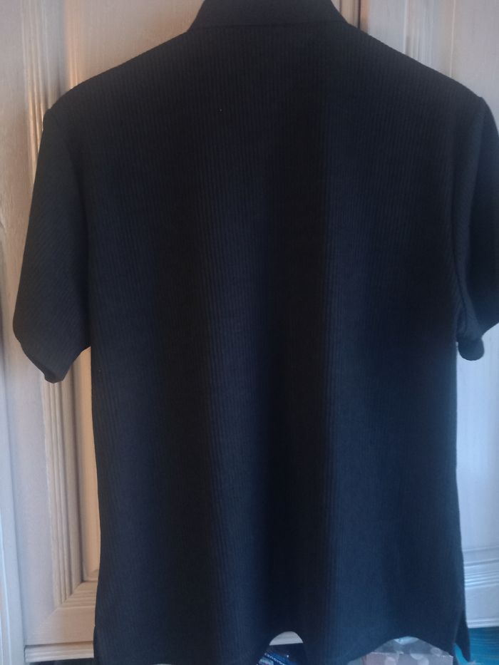 Polo noir avec cœur - photo numéro 5