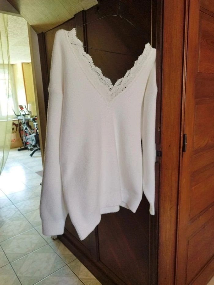 Pull blanc col v dentelle sweatshirt vintage L/40 - photo numéro 2
