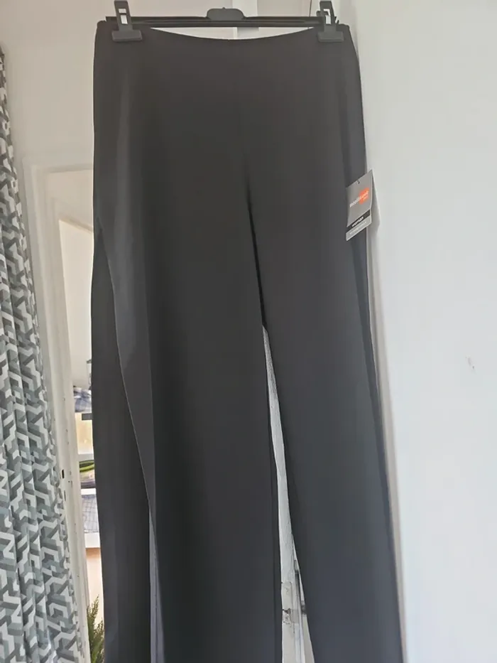 Pantalon femme ouverture dans les côtés intelligent store taille M