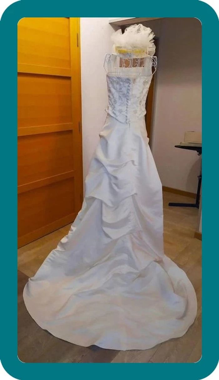 Robe de mariée jupe et bustier - photo numéro 2