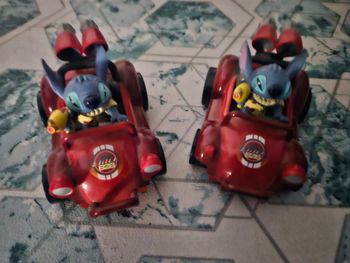 2 Voitures Stitch DISNEYLAND PARIS rouge à friction Disney Lilo et Stitch