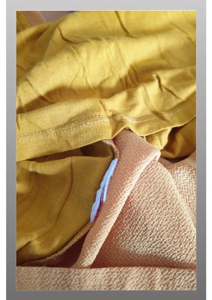 Haut/Tshirt femme Naf Naf XS jaune col en dentelle noire - photo numéro 5