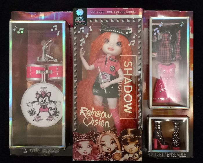 Poupée rainbow high Shadow high Mara Pinkett rainbow vision neon