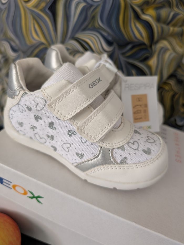 Chaussures fille. Taille 22. Neuf. Geox - photo numéro 3