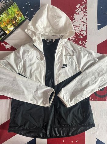 Veste coupe vent Nike blanche et noir taille xs
