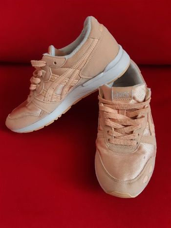 Basket rose Asics