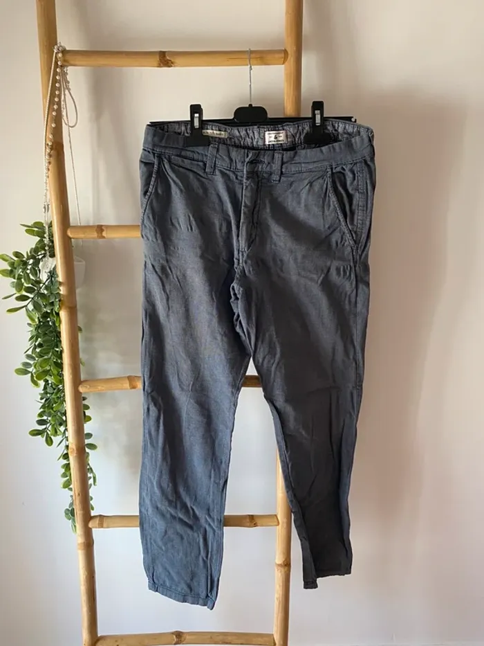 Pantalon chino gris foncé