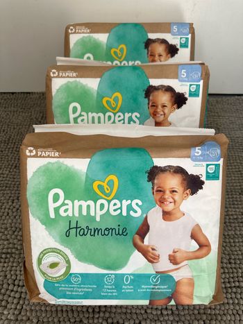 Lot de 93 couches Pampers harmonie T5