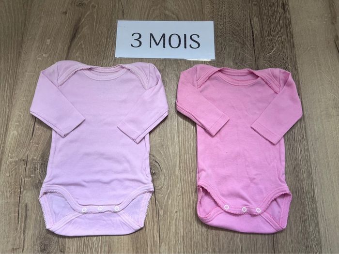 Lot 2 body roses 3 mois