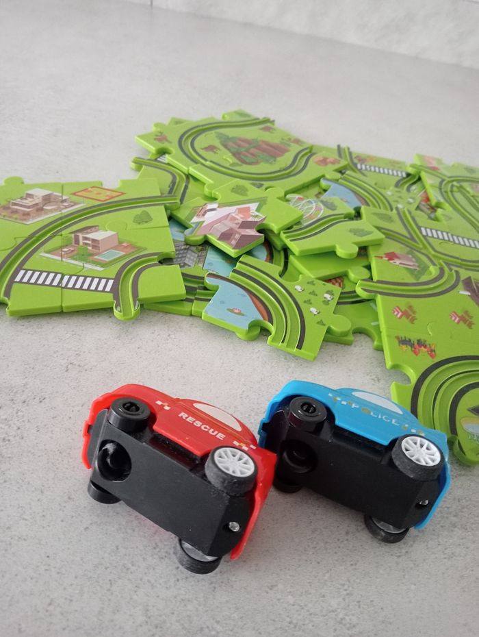 Circuit à monter avec 2 voitures - photo numéro 7