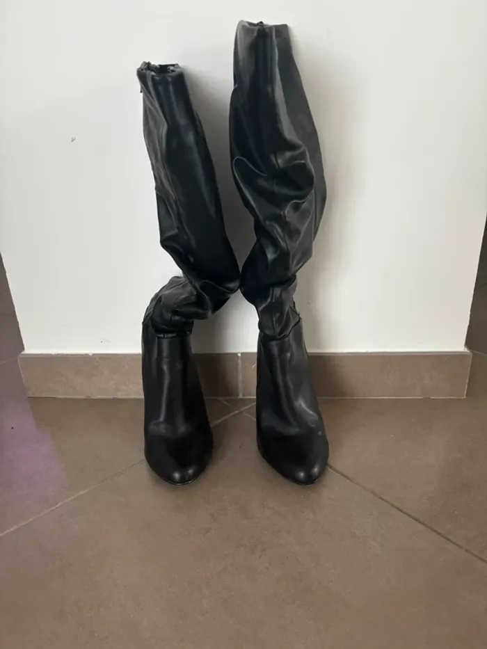 Bottes hautes noires plissées à talons aiguilles - photo numéro 3
