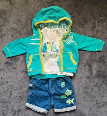 Ensemble bébé short tee shirt et gilet