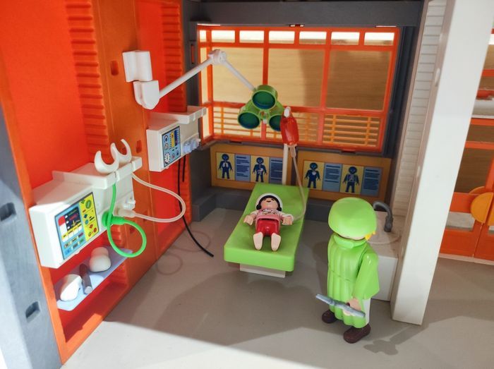 Hôpital pédiatrique playmobil 6657 et 6443 - photo numéro 10