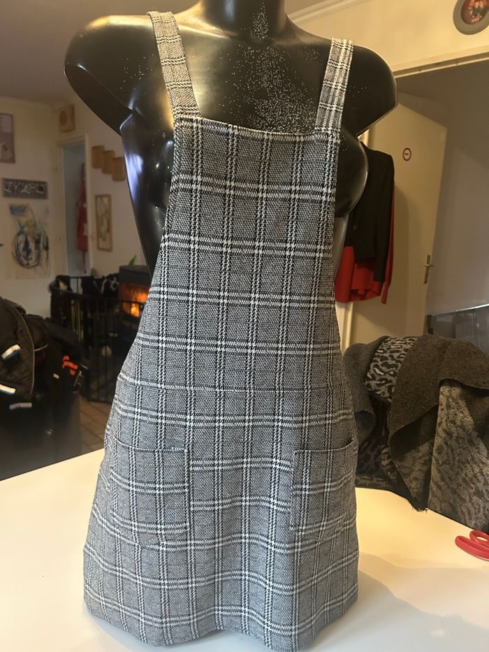 Robe salopette très bon état pour femme taille couleur gris et noir motifs Prince De Galles